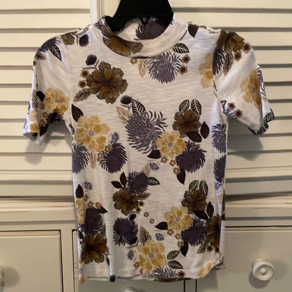 Loft short sleeve multi color top